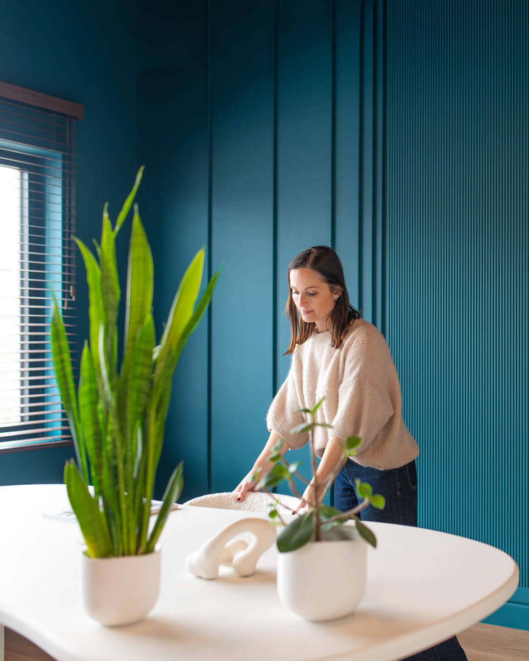Eline in the office space at the Sundae Huis in Roesalare