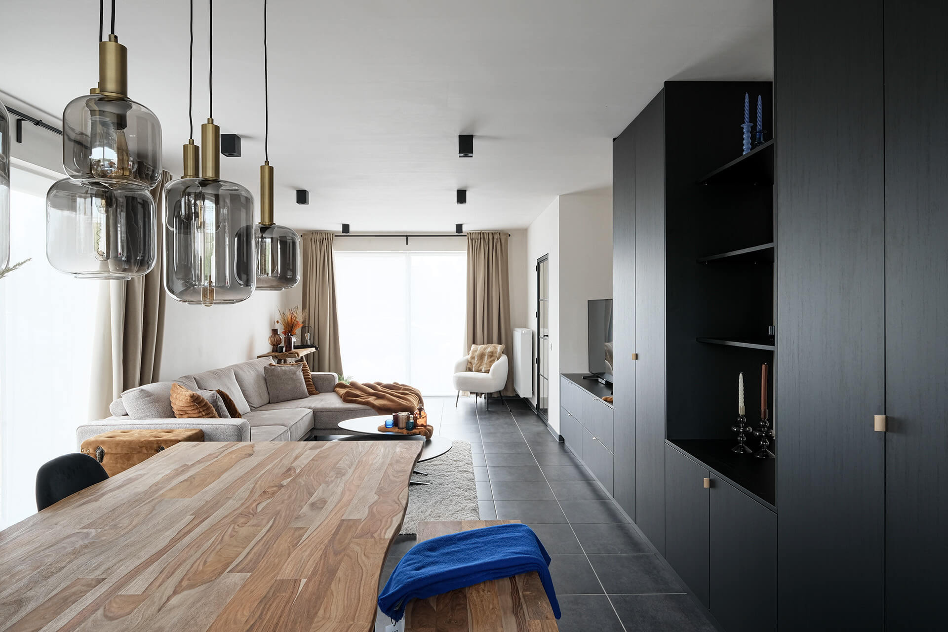 Made to measure wall unit in a livingroom