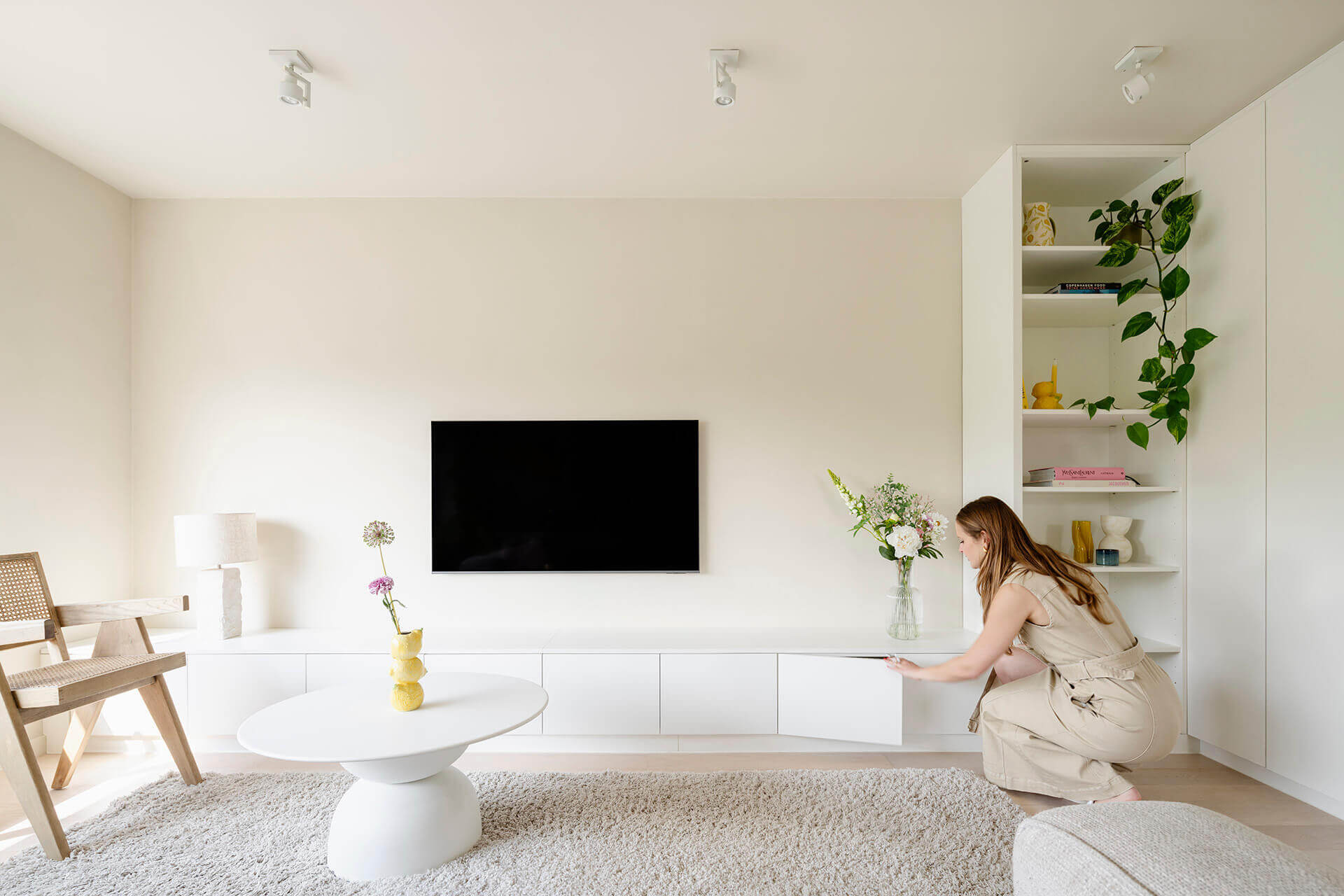 Custom TV cabinet in the color Front White