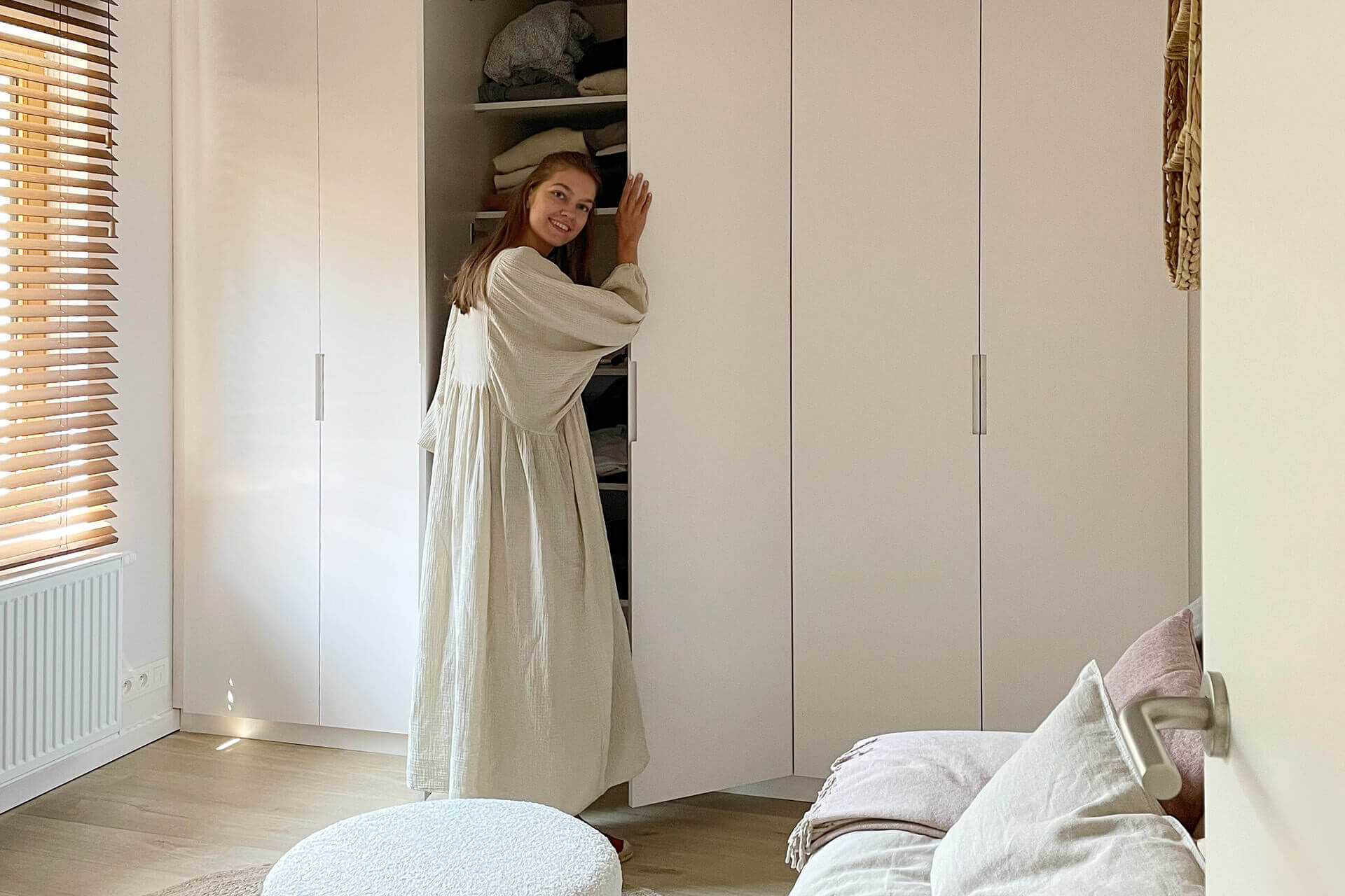 Made-to-measure wardrobe in painted MDF by maatkastenonline