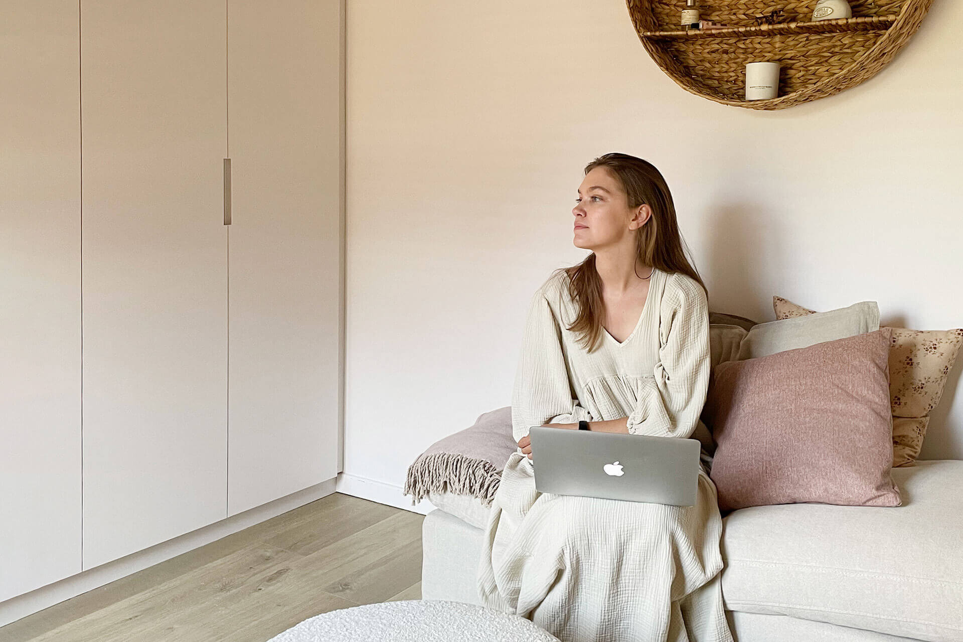 Romy sits next to her made-to-measure wardrobe by maatkastenonline