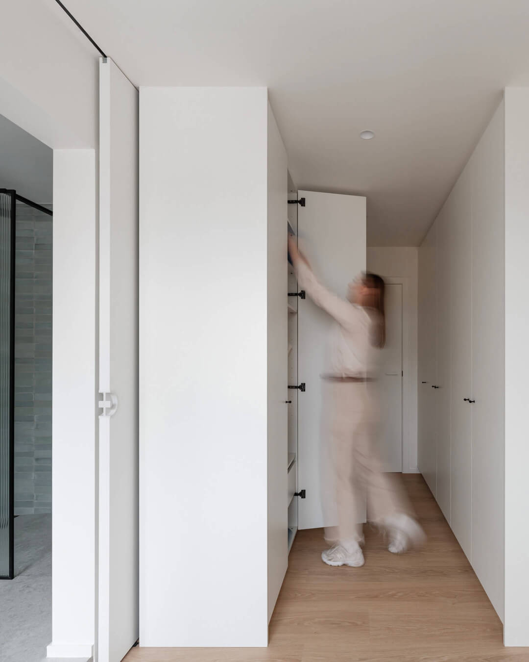 Bespoke walk-in dressing in white