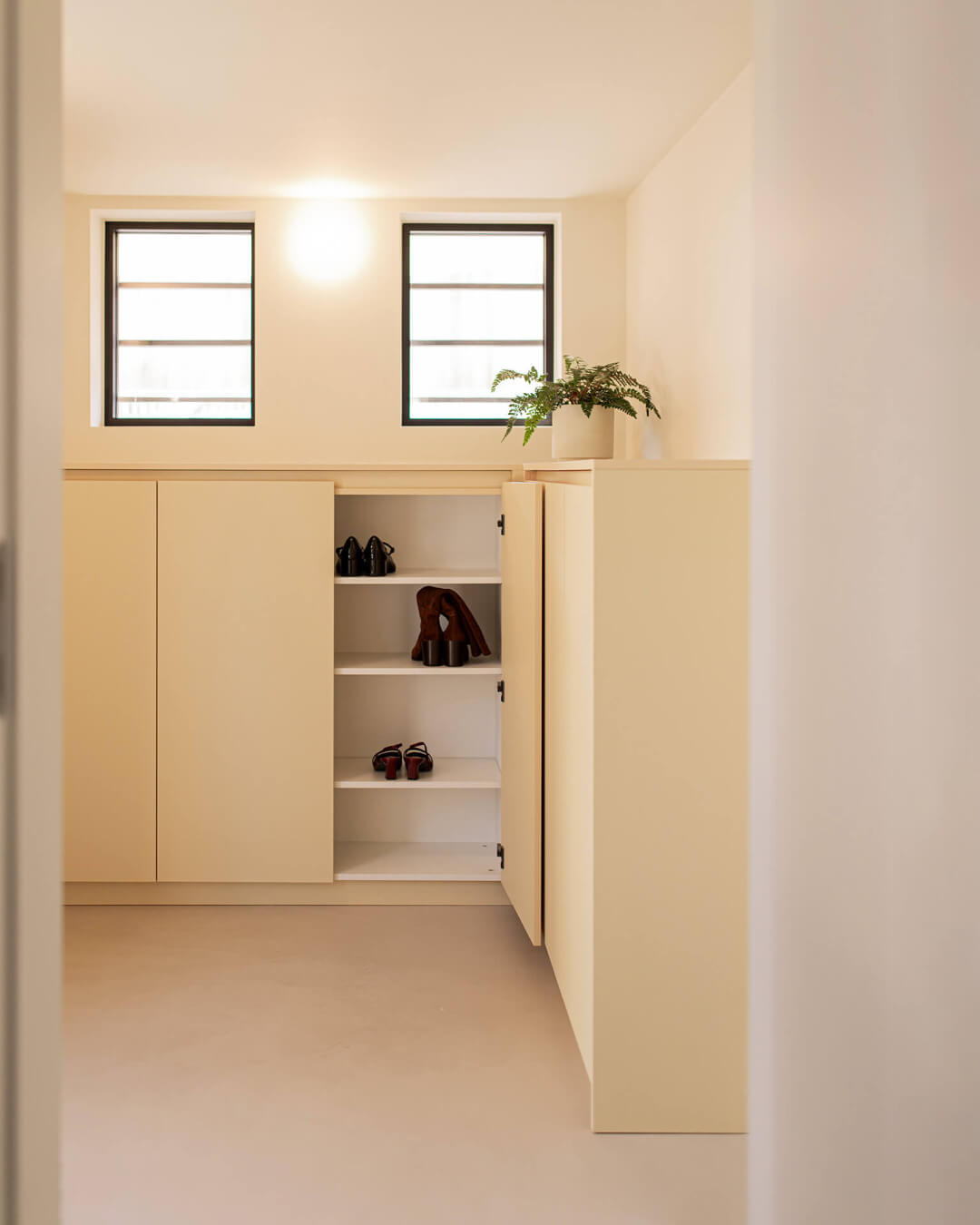 Made-to-measure shoe cabinet in Sunset colour