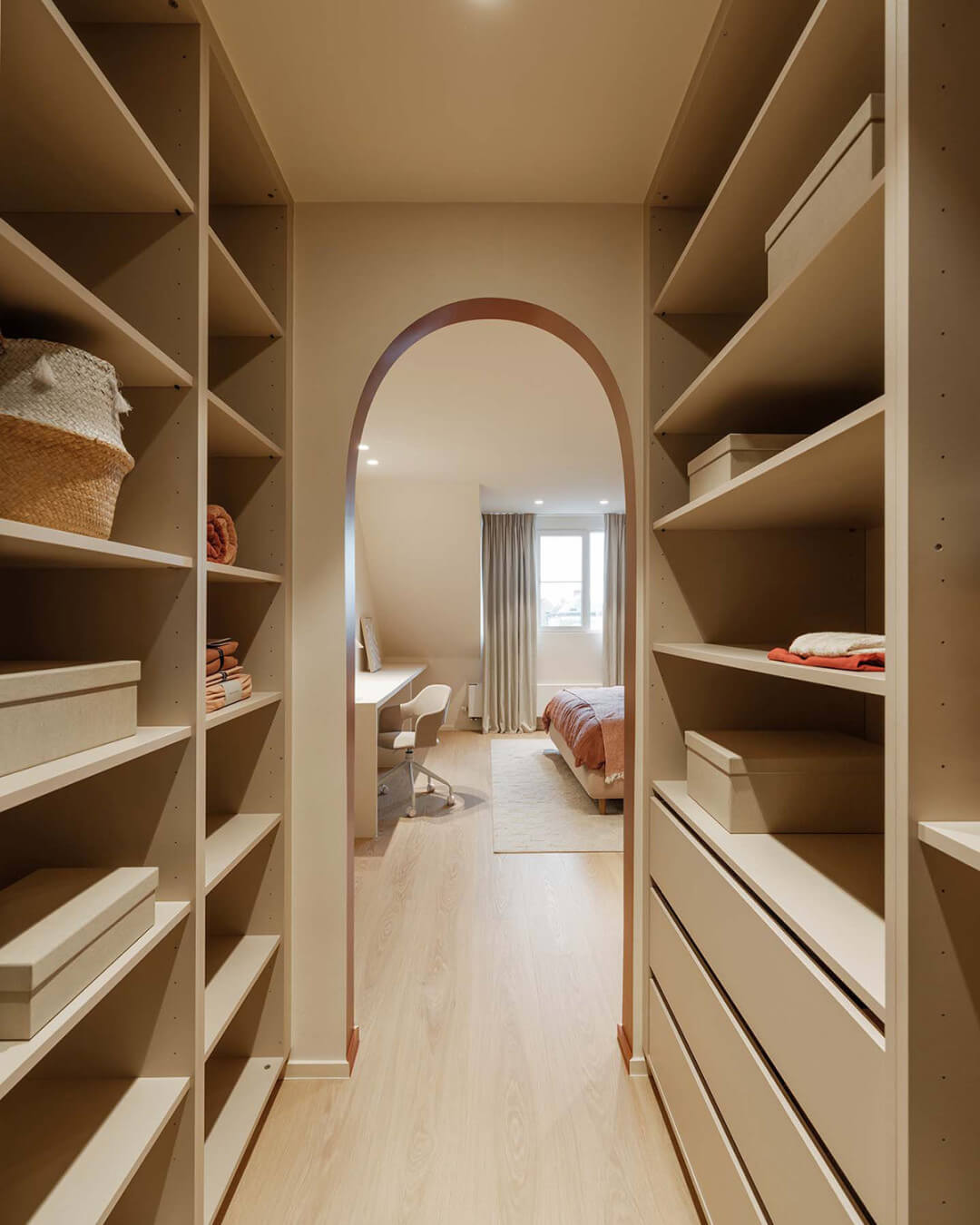 Bespoke walk-in wardrobe in the bedroom of the Sundae Huis in Roeselare