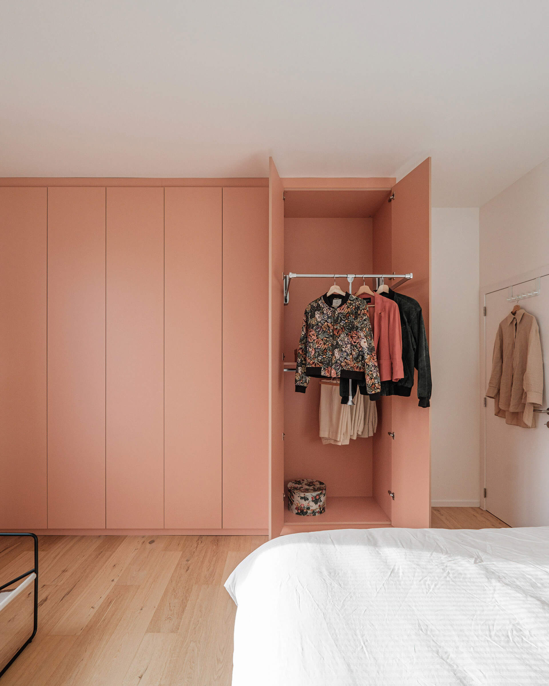 Wardrobe in exterior and interior color Dusty Coral
