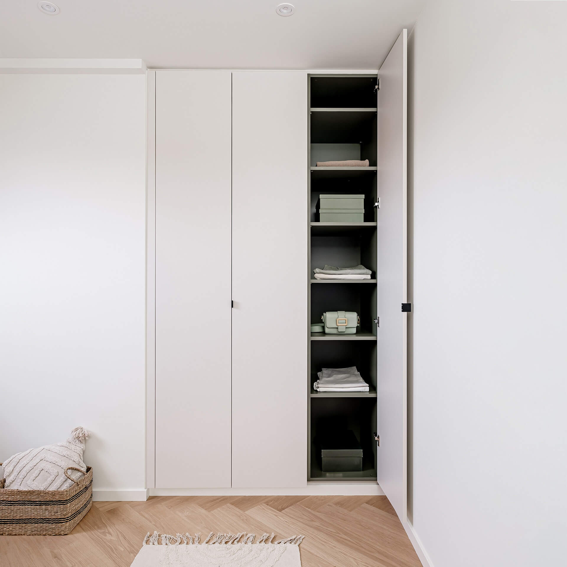 Armoire de rangement en couleur extérieure Seashell et en couleur intérieure Green Shadow