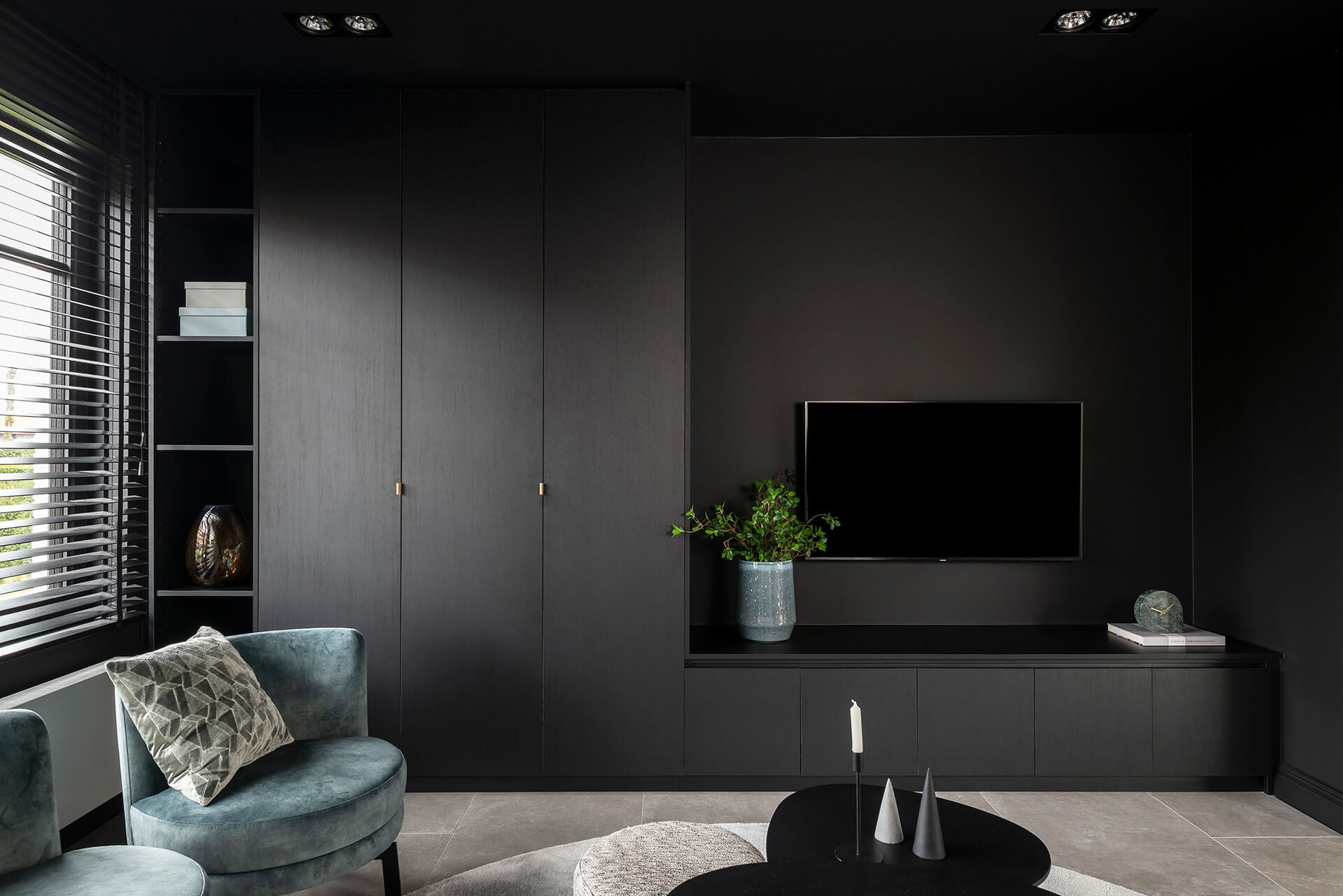 combined tv unit in Elegant Black de Maatkastenonline