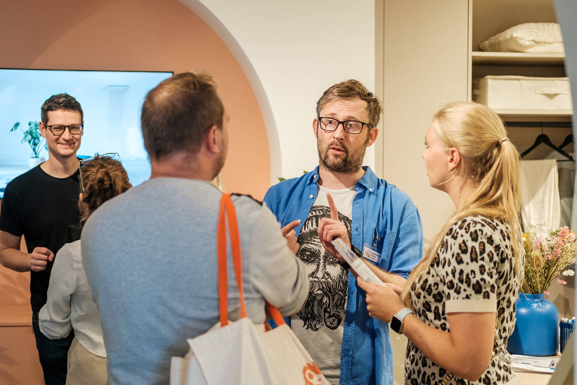 Image d'ambiance du stand d'exposition de Maatkasten Online lors du salon BIS 2023