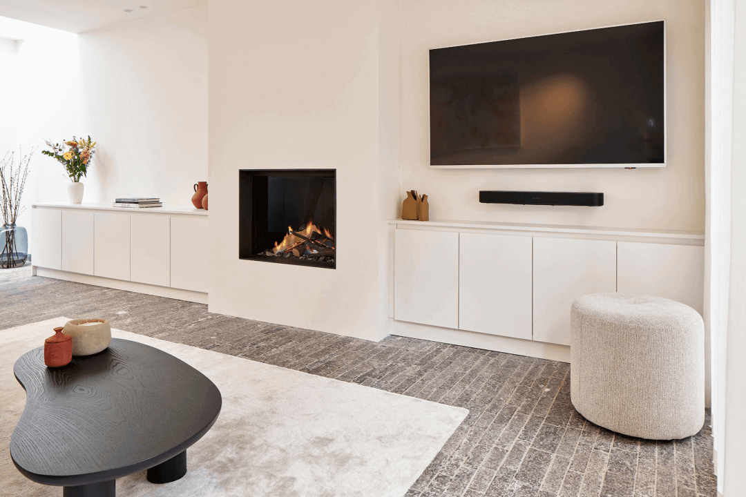Living room filled with bespoke tv unit from Maatkasten Online 