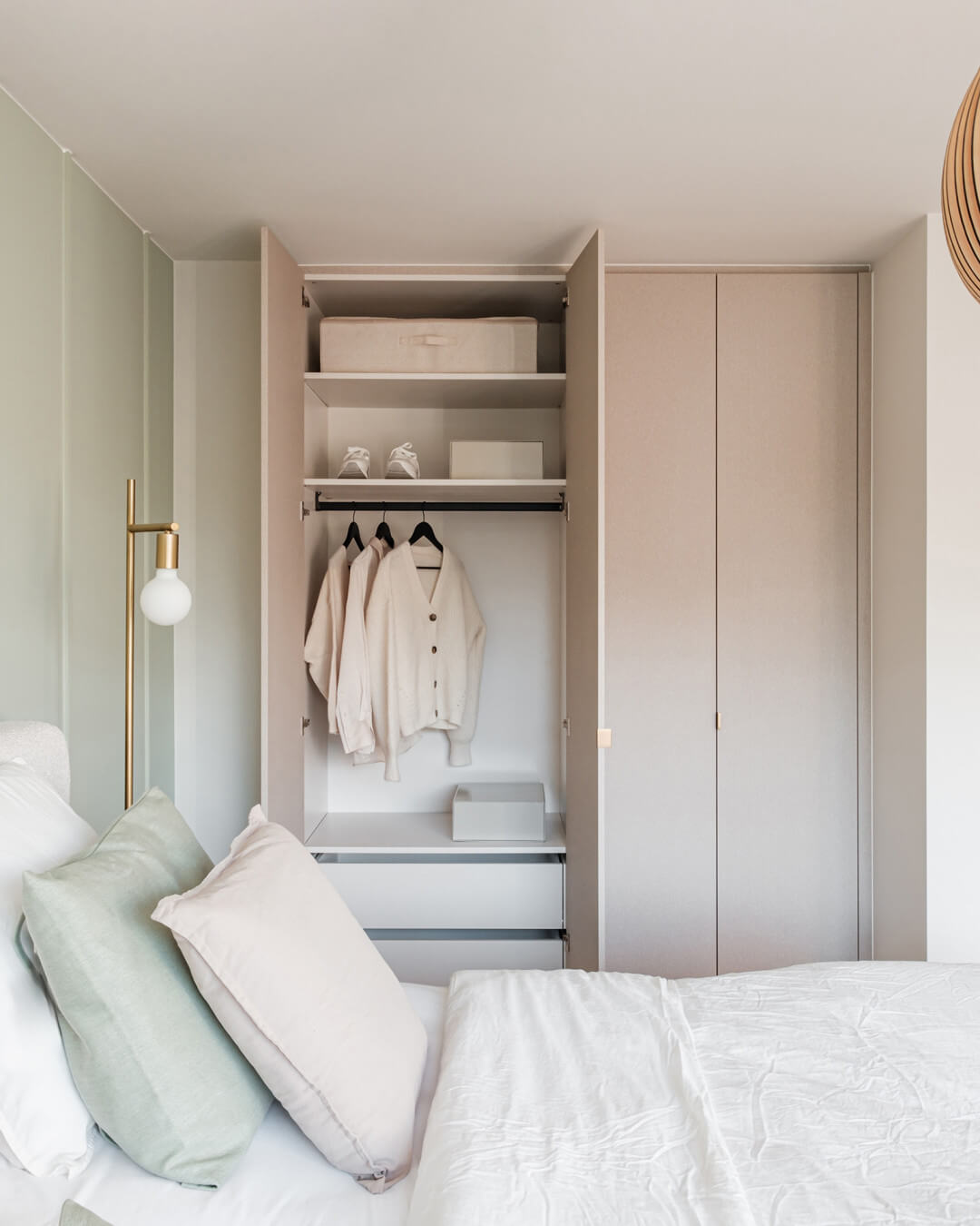 Kledingkast op maat in de master bedroom van het Sundae huis 2