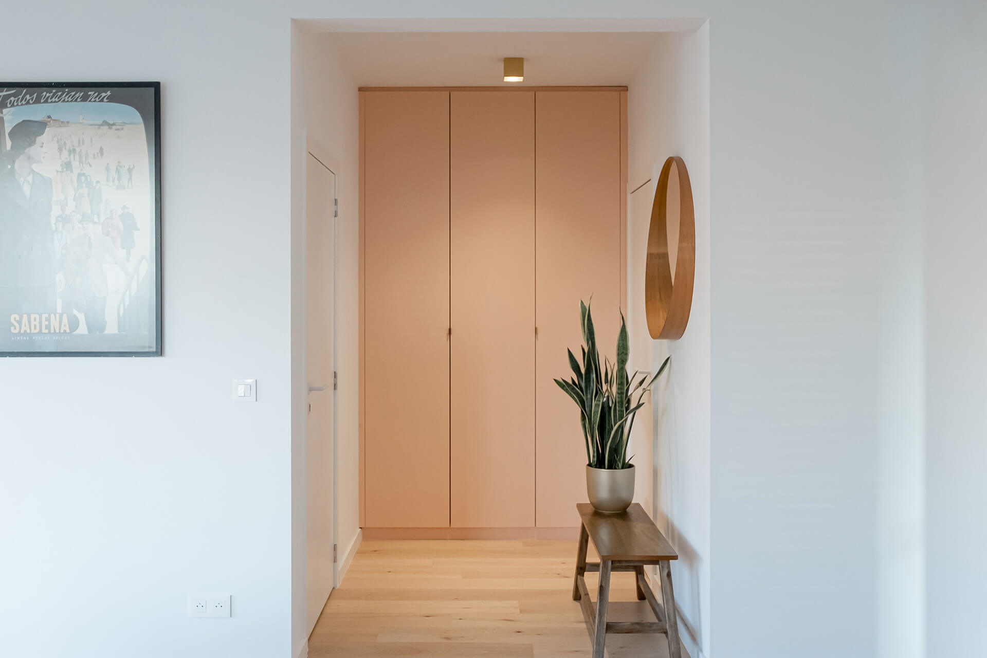 Placard d'entrée rose sur mesure dans la couleur Tanned Peach, de maatkasten online