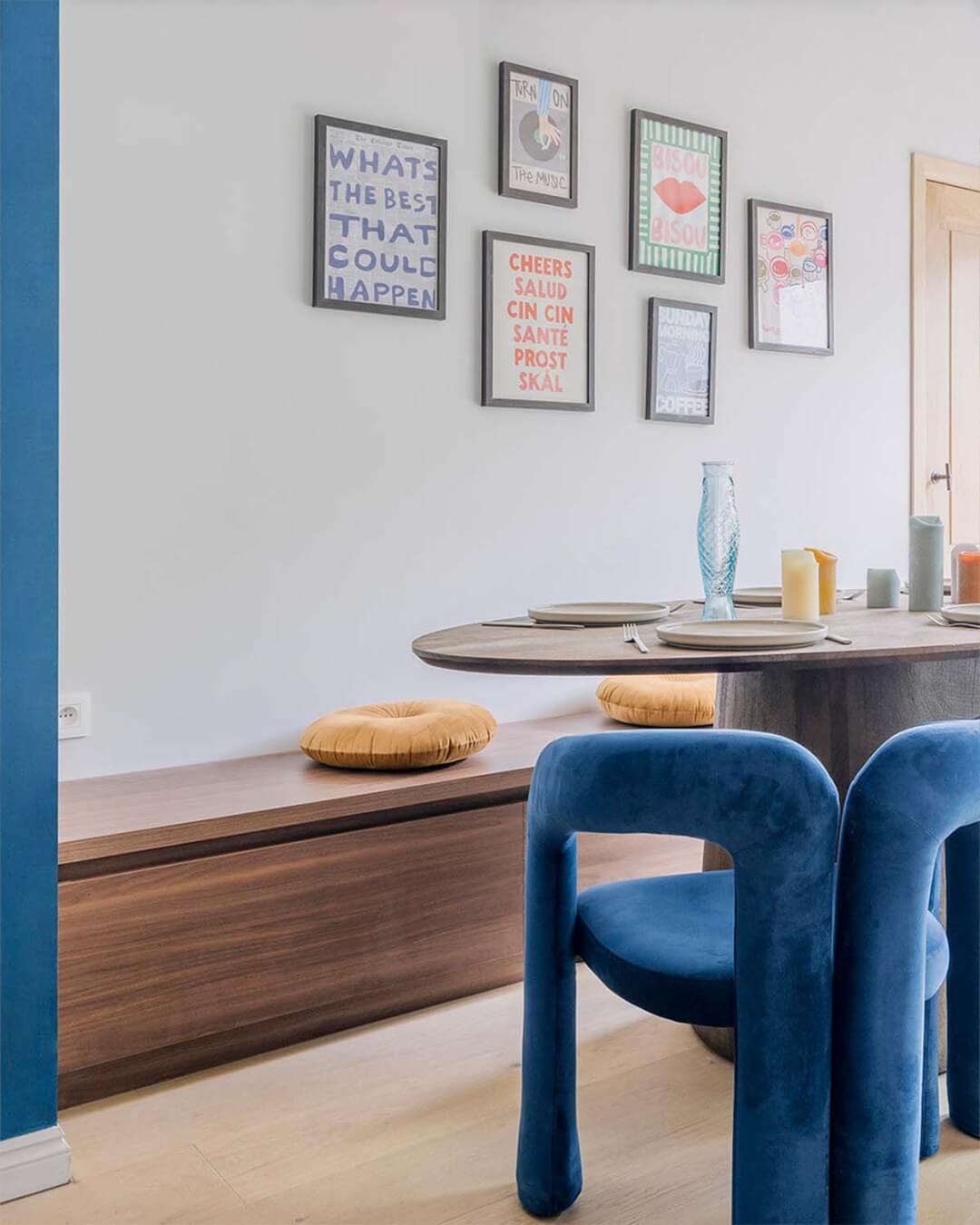 Zitbank op maat met opbergruimte in een warme walnoot