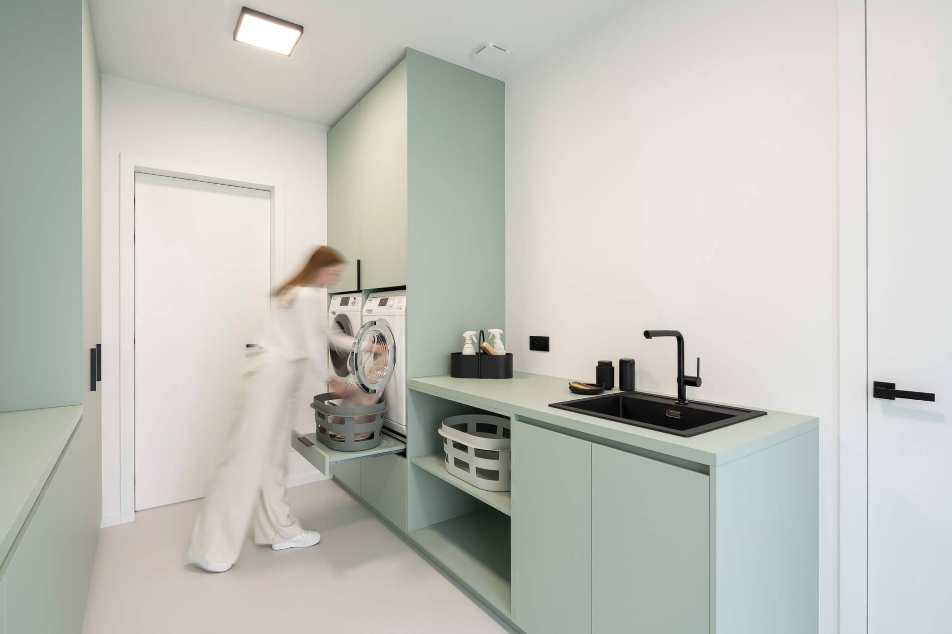 Armoire sur mesure pour machine à laver et sèche-linge en vert "Industrial Green"