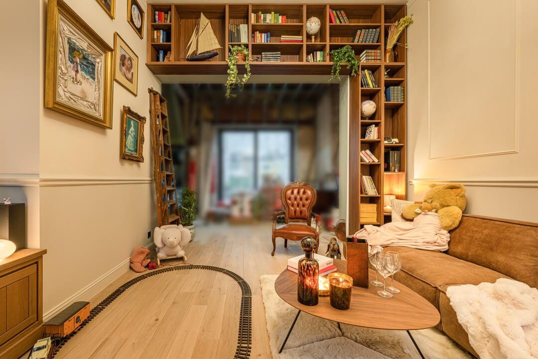 Huis Gemaakt woonkamer in Aalst met plafondkast en opbergkast op maat