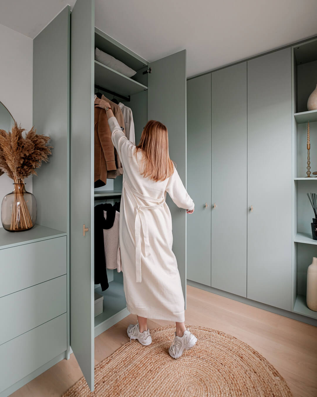 Bespoke cloakroom with drawer unit in Industrial Green