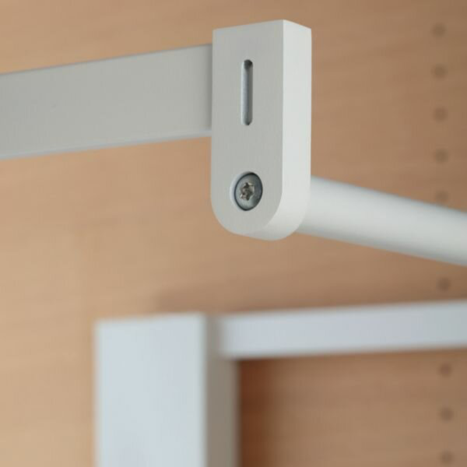 Detail shot of a white-chrome clothes lift for your custom wardrobes. Available in the Maatkasten Online boutique