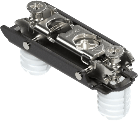 Zwarte montageplaat voor het bevestigen van handgrepen, uit de boetiek van Maatkasten Online. Strak en minimalistisch design, perfect voor een naadloze afwerking van je maatkast