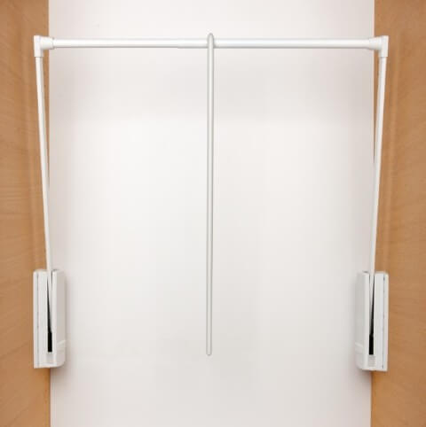 Productfoto van een witte kledijlift voor in je kasten op maat. Beschikbaar in de boetiek van Maatkasten Online.