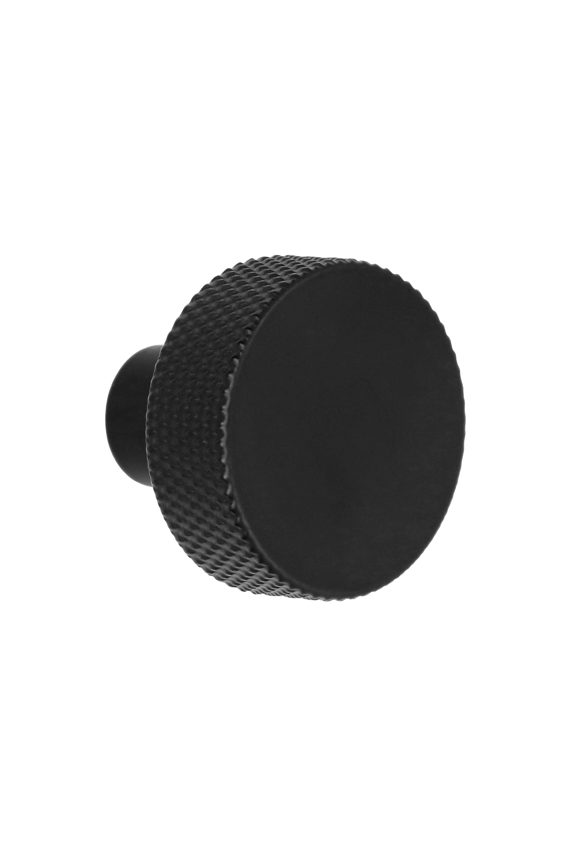 Button handgreep in het zwart, vooraanzicht. Diameter van 3,5cm, diamond cut structuur op de rand. Van uit de boetiek van Maatkasten Online.
