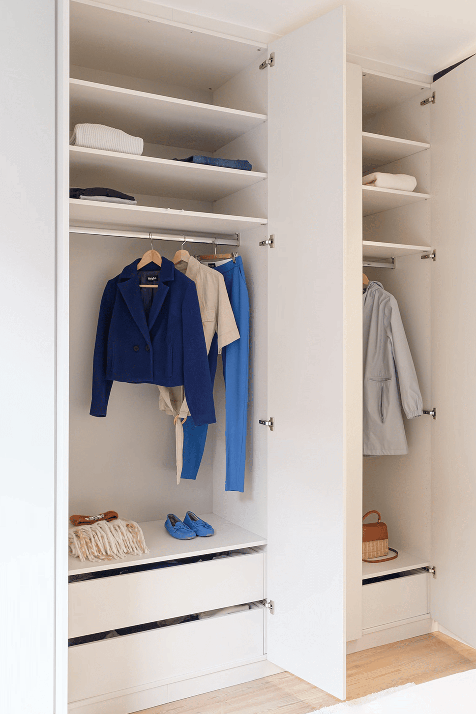 Atmospheric image of a metallic clothes rail from Maatkasten Online. Available in the Maatkasten Online boutique.